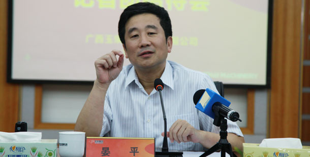 玉柴集團公司董事局主席晏平——大家可能不一定認識我，但是大家一定坐過裝配玉柴發動機的客車、公交車，因為玉柴發動機裝配在全國超過60%的客車、公交車上。玉柴發動機能夠陪伴大家上班、回家、逛街，我很自豪。我們將繼續制造更多更好的綠色產品，造福社會和百姓。