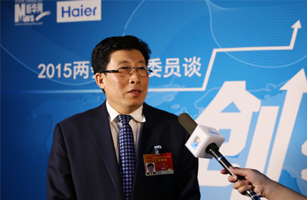 “面對這種新型的、農(nóng)業(yè)轉(zhuǎn)型的項目，政府各級部門也都在研究怎么落實，還有很多細(xì)節(jié)上的問題。”