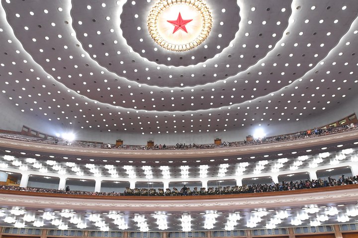 新華社評(píng)論員:堅(jiān)定中國信心,凝聚奮斗力量