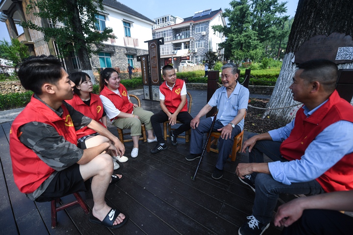 新華社評(píng)論員:以?xún)?yōu)良作風(fēng)決勝?zèng)Q戰(zhàn)