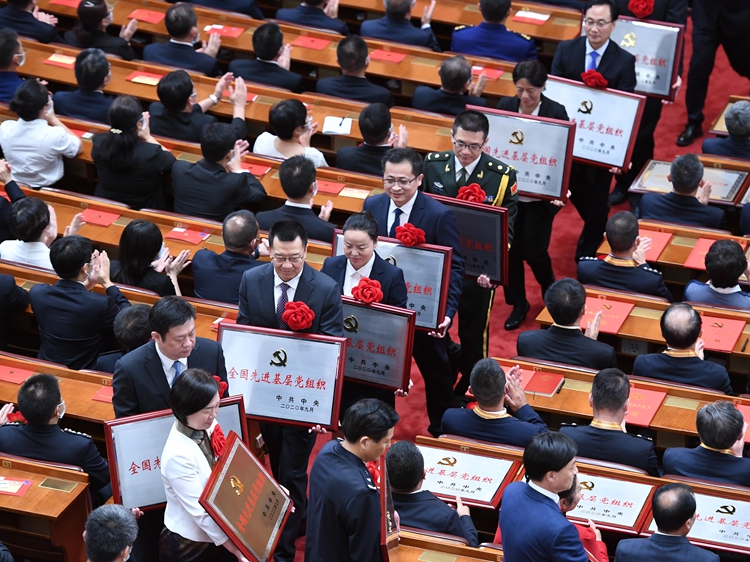 新華社評論員:牢牢把握抗疫斗爭的深刻啟示