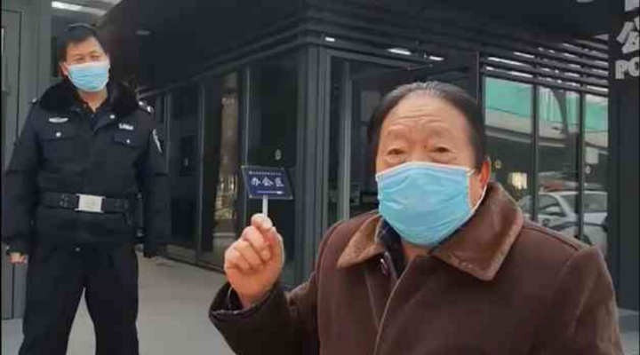 社區封閉，76歲的他為什么要出來