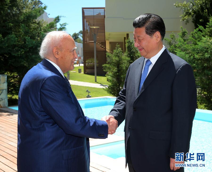 7月13日，中國國家主席習近平在希臘羅德島會見希臘總統帕普利亞斯。 新華社記者 蘭紅光 攝