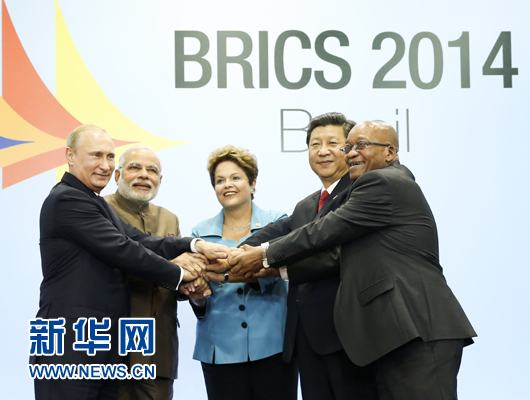 這是習(xí)近平同出席會晤的巴西總統(tǒng)羅塞夫、俄羅斯總統(tǒng)普京、印度總理莫迪、南非總統(tǒng)祖馬合影。新華社記者 蘭紅光 攝