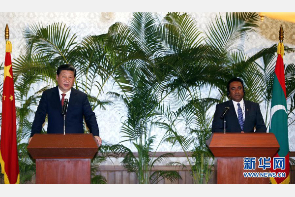 9月15日,國家主席習近平在馬累與馬爾代夫總統亞明共同會見記者。 新華社記者 鞠鵬 攝 9月15日,國家主席習近平在馬累與馬爾代夫總統亞明共同會見記者。 新華社記者 鞠鵬 攝