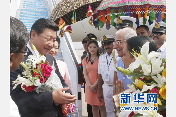 9月17日,國家主席習近平抵達古吉拉特邦艾哈邁達巴德市,開始對印度進行國事訪問。 新華社記者 鞠鵬 攝 9月17日,國家主席習近平抵達古吉拉特邦艾哈邁達巴德市,開始對印度進行國事訪問。 新華社記者 鞠鵬 攝