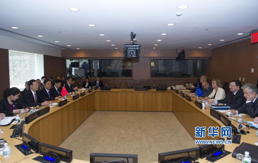  9月23日，正在紐約出席聯合國氣候峰會的國家主席習近平特使、國務院副總理張高麗在紐約聯合國總部會見歐盟委員會主席巴羅佐。新華社記者 王曄 攝 