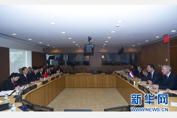 9月23日，出席聯合國氣候峰會的國家主席習近平特使、國務院副總理張高麗在紐約聯合國總部會見荷蘭首相呂特。 新華社記者 王曄 攝 