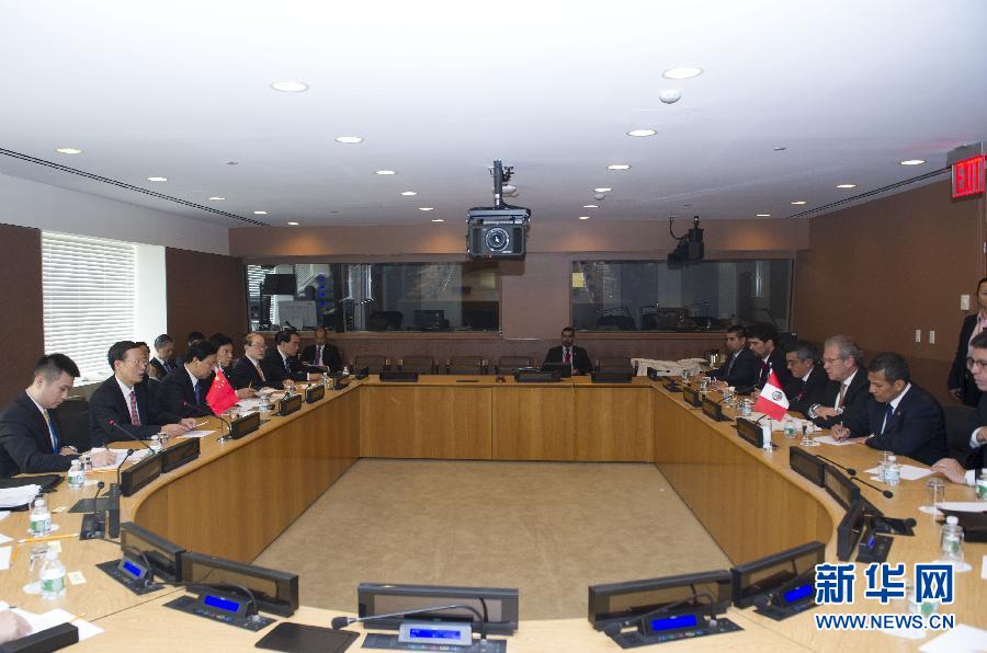 9月23日，出席聯合國氣候峰會的國家主席習近平特使、國務院副總理張高麗在紐約聯合國總部會見秘魯總統烏馬拉。 新華社記者 王曄 攝 