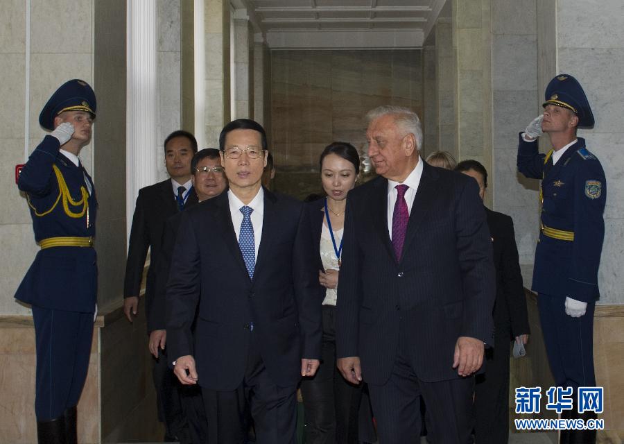 9月27日，應(yīng)邀訪問白俄羅斯的國務(wù)院副總理張高麗在明斯克同白俄羅斯總理米亞斯尼科維奇舉行會談。 新華社記者王曄攝