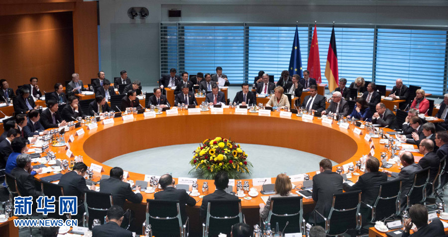 10月10日，中國(guó)國(guó)務(wù)院總理李克強(qiáng)在柏林與德國(guó)總理默克爾共同主持第三輪中德政府磋商。 新華社記者 李學(xué)仁 攝 