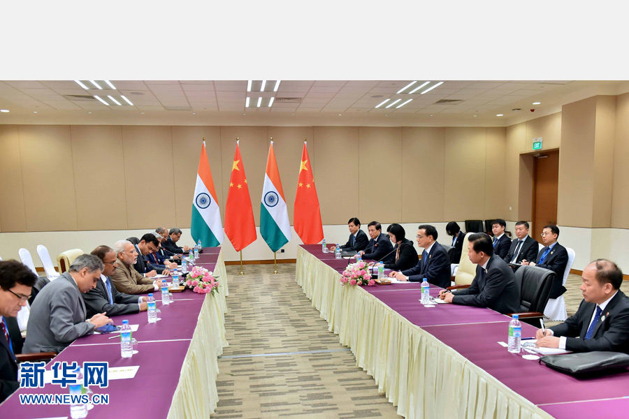 11月13日，中國國務院總理李克強在緬甸內比都會見印度總理莫迪。 新華社記者 李濤 攝