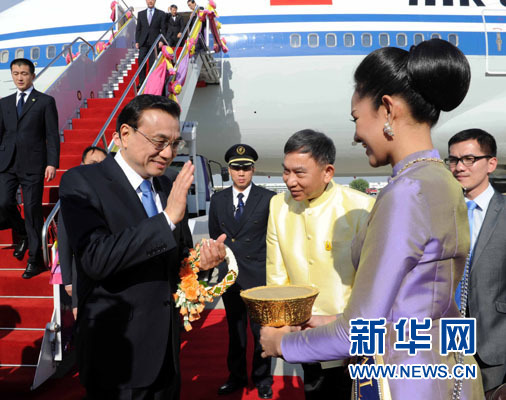 12月19日，中國國務院總理李克強抵達曼谷，出席大湄公河次區域經濟合作領導人第五次會議。新華社記者饒愛民攝