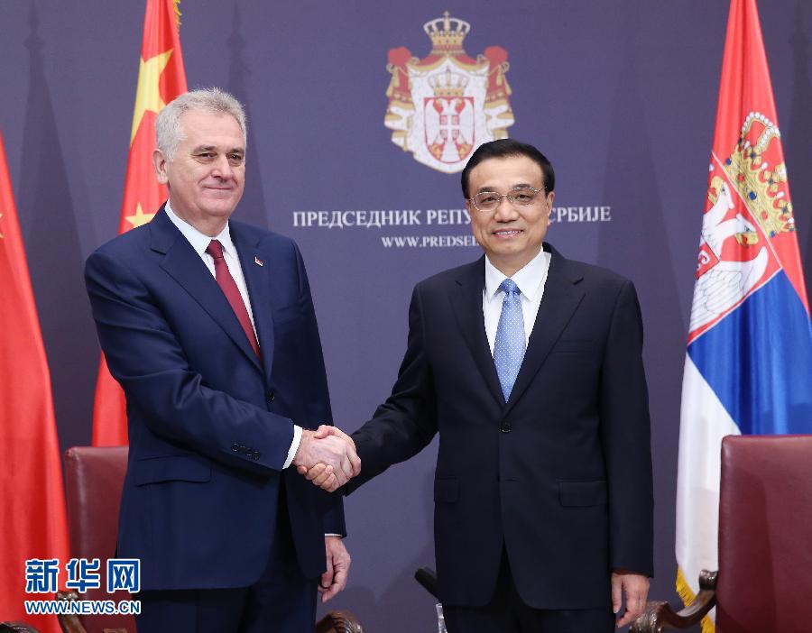 12月18日，中國(guó)國(guó)務(wù)院總理李克強(qiáng)在貝爾格萊德會(huì)見(jiàn)塞爾維亞總統(tǒng)尼科利奇。 新華社記者姚大偉攝