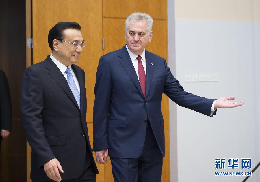 12月18日，國(guó)務(wù)院總理李克強(qiáng)在貝爾格萊德會(huì)見(jiàn)塞爾維亞總統(tǒng)尼科利奇。 新華社記者 黃敬文 攝 