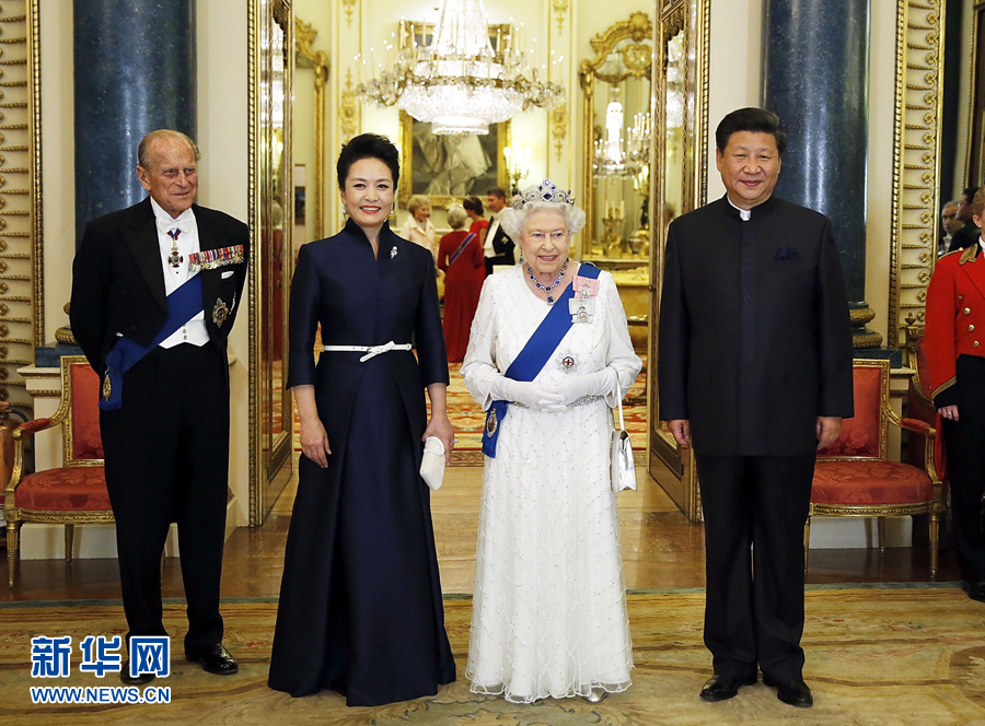 10月20日，國家主席習近平在倫敦白金漢宮出席英國女王伊麗莎白二世舉行的歡迎晚宴。 新華社記者 鞠鵬 攝