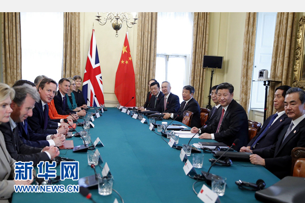 10月21日，國家主席習近平在倫敦唐寧街首相府同英國首相卡梅倫舉行會談。 新華社記者 鞠鵬 攝 