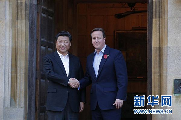 10月22日，國家主席習近平在契克斯首相鄉(xiāng)間別墅同英國首相卡梅倫再次會晤。新華社記者 鞠鵬 攝