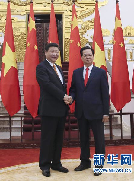 11月5日，中共中央總書記、國家主席習近平在河內會見越南總理阮晉勇。新華社記者 蘭紅光 攝 