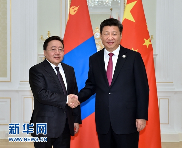 6月23日，國家主席習(xí)近平在塔什干會見蒙古國總統(tǒng)額勒貝格道爾吉。 新華社記者李濤攝