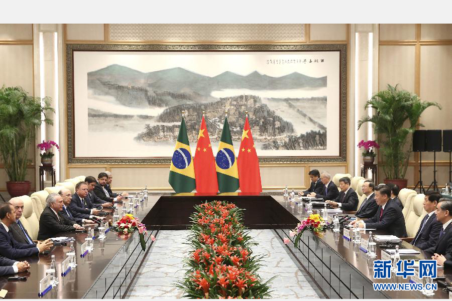9月2日，國(guó)家主席習(xí)近平在杭州會(huì)見(jiàn)前來(lái)出席二十國(guó)集團(tuán)領(lǐng)導(dǎo)人杭州峰會(huì)的巴西總統(tǒng)特梅爾。 新華社記者龐興雷攝