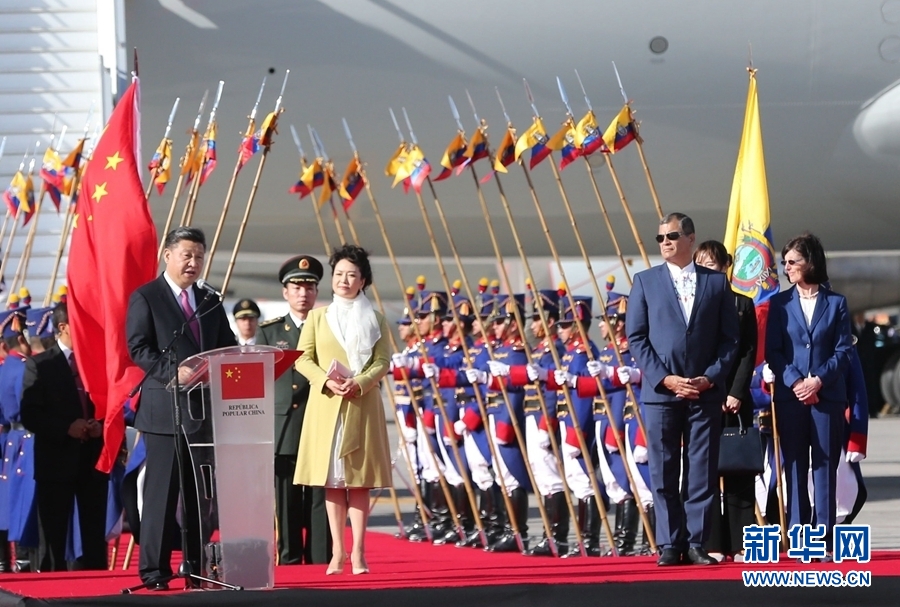 當(dāng)?shù)貢r(shí)間11月17日，國(guó)家主席習(xí)近平乘專(zhuān)機(jī)抵達(dá)基多，開(kāi)始對(duì)厄瓜多爾共和國(guó)進(jìn)行國(guó)事訪問(wèn)。厄瓜多爾總統(tǒng)科雷亞在機(jī)場(chǎng)為習(xí)近平舉行隆重歡迎儀式。這是習(xí)近平在歡迎儀式上致辭。新華社記者 馬占成 攝 