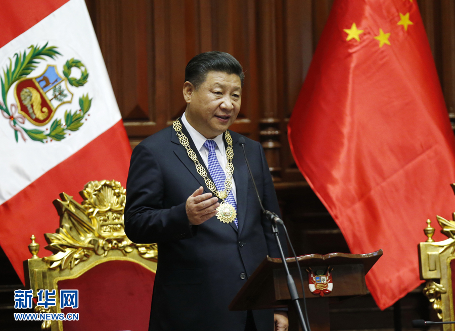 11月21日，國家主席習(xí)近平在秘魯國會發(fā)表題為《同舟共濟、揚帆遠(yuǎn)航，共創(chuàng)中拉關(guān)系美好未來》的重要演講。 新華社記者 鞠鵬 攝