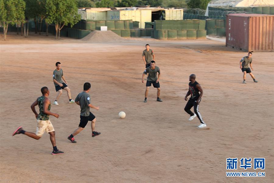 (國際·圖文互動)(6)拳拳赤子心 悠悠藍盔情——記中國赴蘇丹達爾富爾維和部隊度中秋和國慶佳節