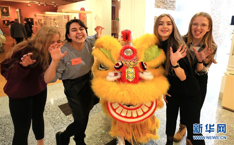 (國際·圖文互動)(5)白俄羅斯國家美術館里的中國年