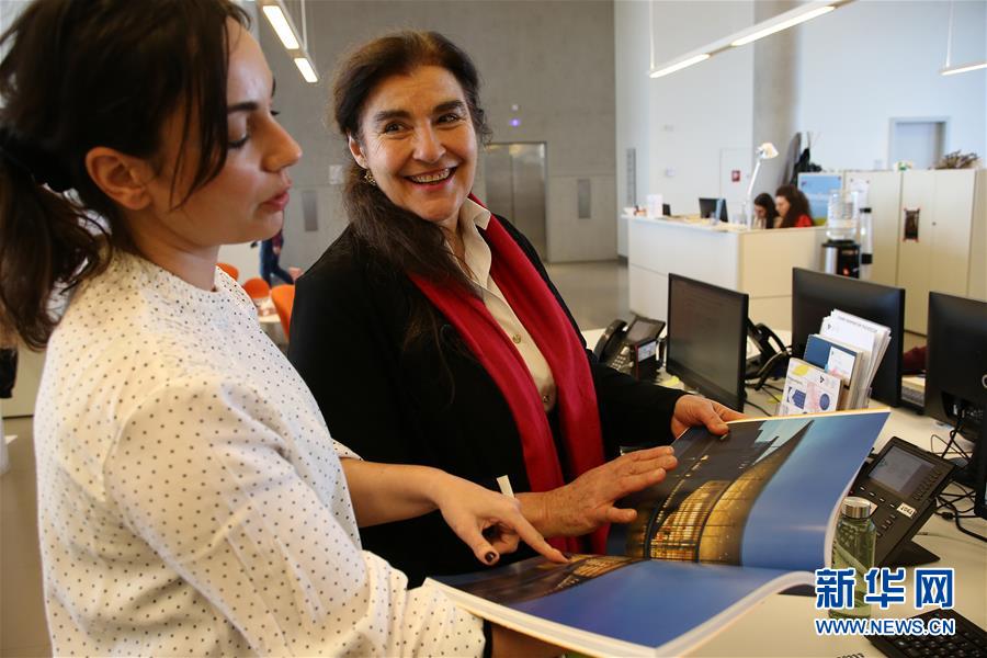 (國際·圖文互動(dòng))(2)“中國是我靈感的源泉”——希臘國寶級(jí)演員的中國情結(jié)