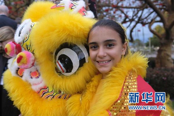 (國際·圖文互動)(5)通訊:瞧這一家子舞獅的美國人