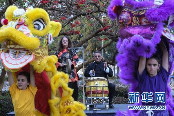 (國際·圖文互動)(6)通訊:瞧這一家子舞獅的美國人