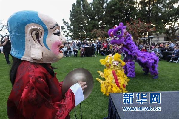 (國際·圖文互動)(4)通訊:瞧這一家子舞獅的美國人