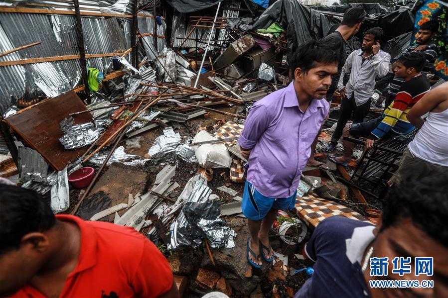 (國際)(1)印度孟買降雨引發墻體垮塌致16人死亡