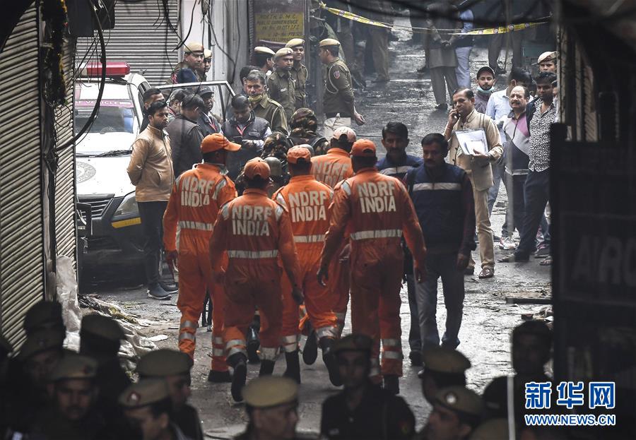 (國際)(1)印度一商業樓發生火災致32人死亡