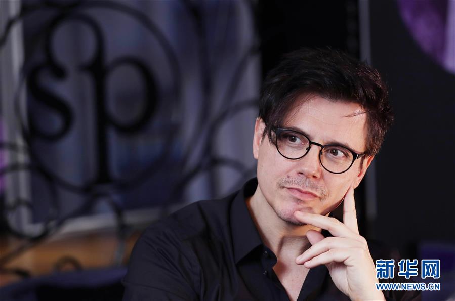 (國際·圖文互動)(3)通訊:手牽手,我們共同驅散陰霾——法國音樂人創作抗疫歌曲背后的故事