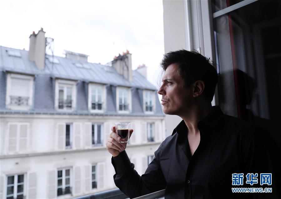 (國際·圖文互動)(5)通訊:手牽手,我們共同驅散陰霾——法國音樂人創作抗疫歌曲背后的故事