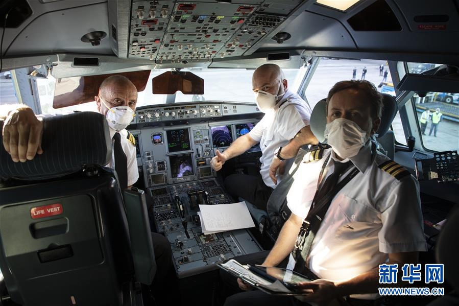 （圖文互動(dòng)&middot;國(guó)際疫情）（3）通訊：3.8萬公里的航程　跨越大洋的情誼&mdash;&mdash;記阿根廷從中國(guó)運(yùn)載防疫物資