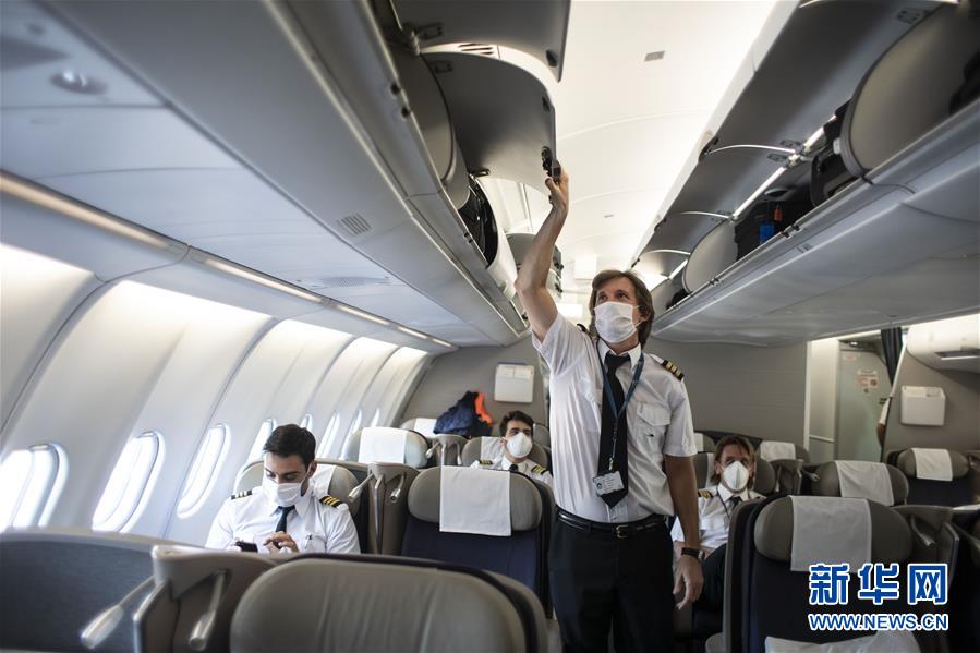 （圖文互動(dòng)&middot;國(guó)際疫情）（4）通訊：3.8萬公里的航程　跨越大洋的情誼&mdash;&mdash;記阿根廷從中國(guó)運(yùn)載防疫物資