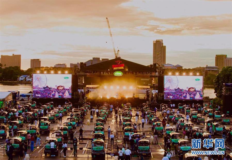（國際·圖文互動）（3）疫情新常態下的新嘗試——泰國舉辦“嘟嘟車”音樂會