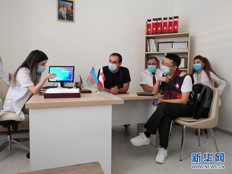 (國際疫情)(1)中國抗疫醫(yī)療專家組在阿塞拜疆調(diào)研交流