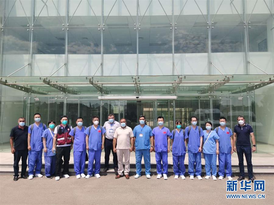 (國際疫情)(3)中國抗疫醫(yī)療專家組在阿塞拜疆調(diào)研交流