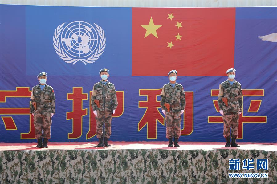 (國際)(3)中國赴蘇丹達爾富爾維和直升機分隊全體官兵榮獲聯合國“和平榮譽勛章”